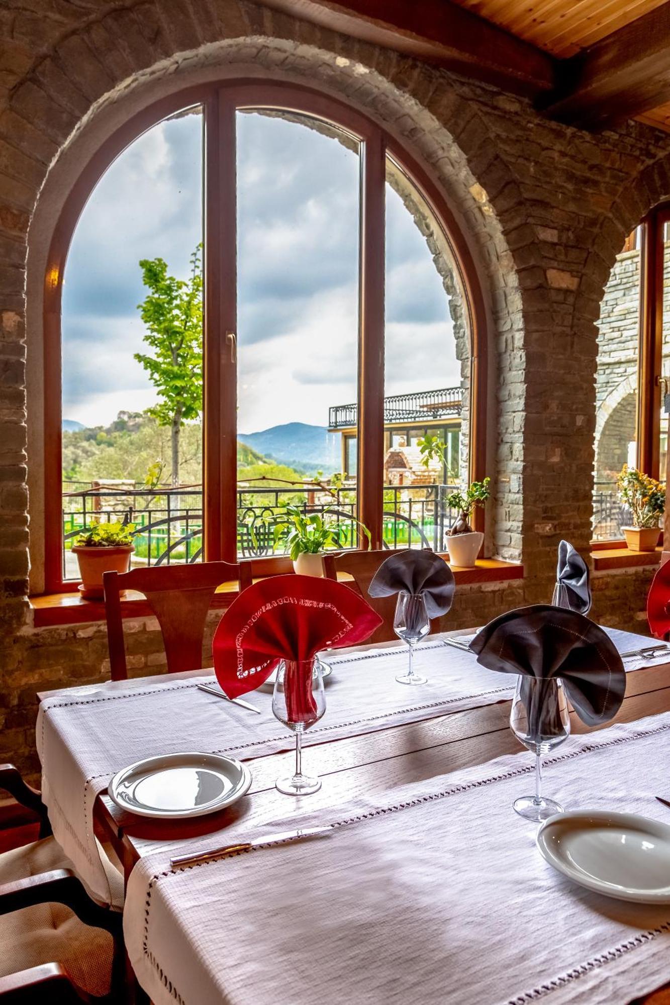 Hotel Restaurant Emblema Petrele 外观 照片