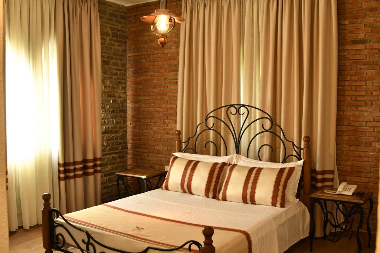 Hotel Restaurant Emblema Petrele 外观 照片