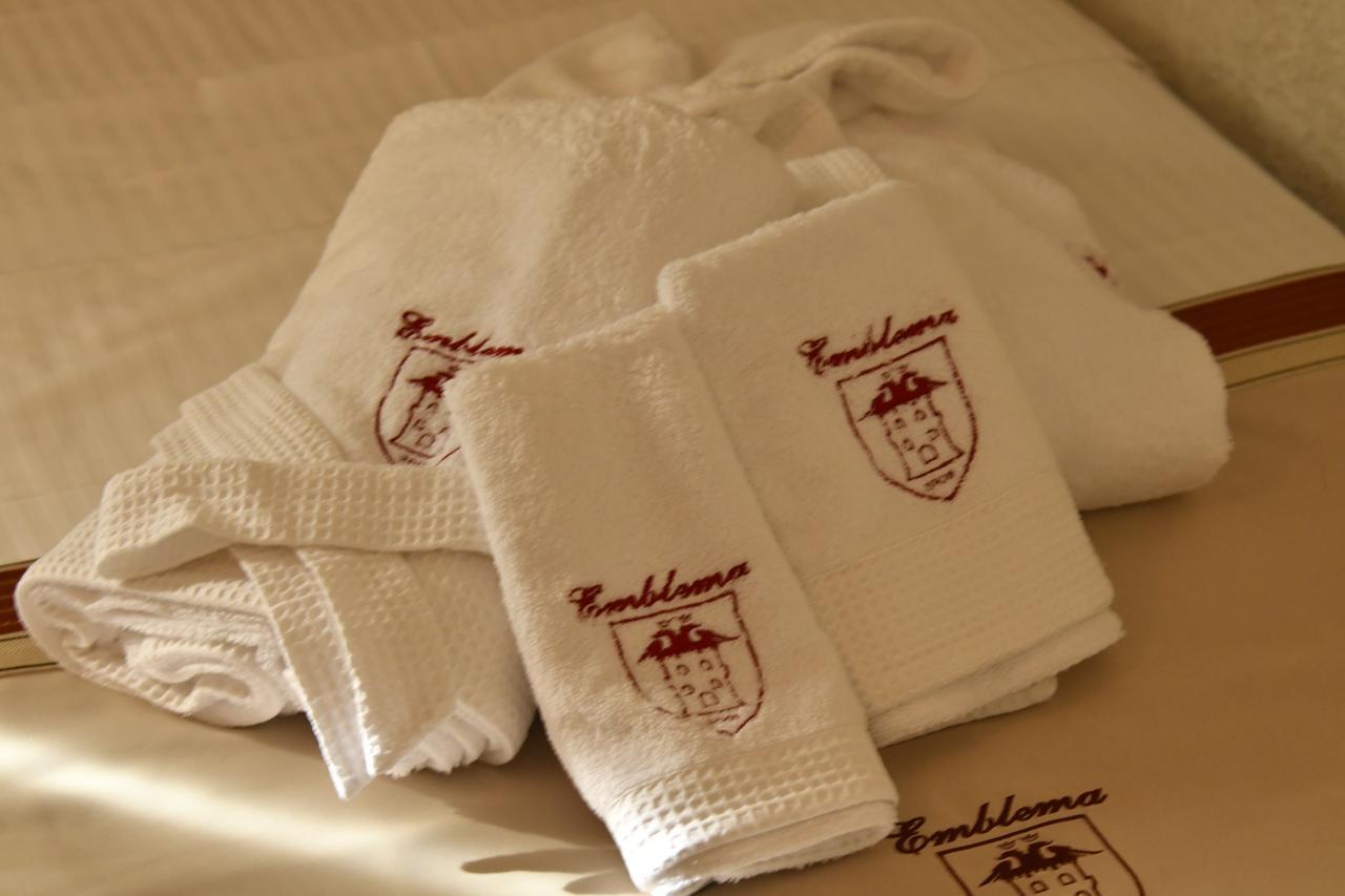 Hotel Restaurant Emblema Petrele 外观 照片