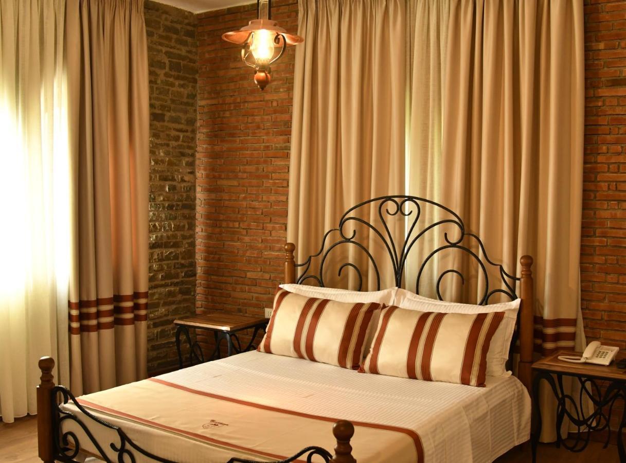 Hotel Restaurant Emblema Petrele 外观 照片
